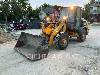 CAT 906M AR