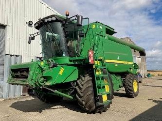 John Deere T670