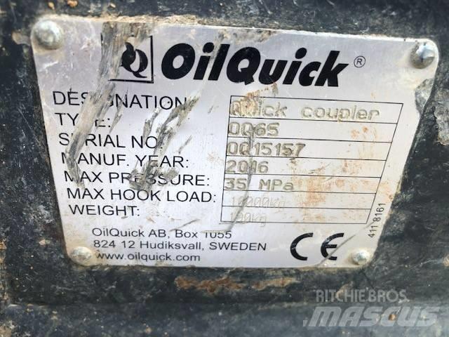 Komatsu PW148-10  휠 굴삭기