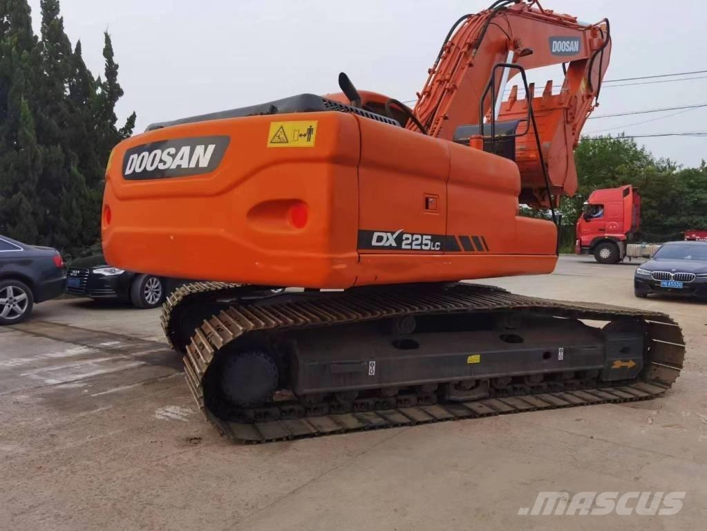 Doosan DX 225 대형 굴삭기 29톤 이상