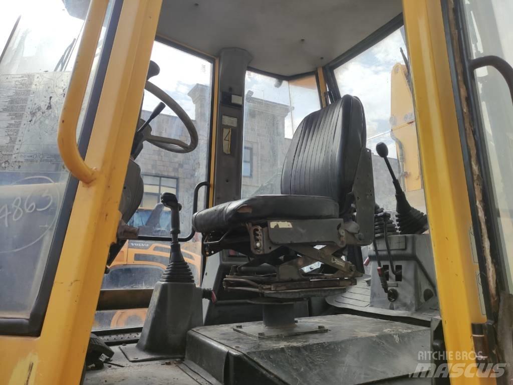 Komatsu WB 92 A 백호로더