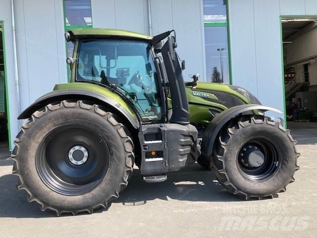 Valtra T 235 Versu 트랙터