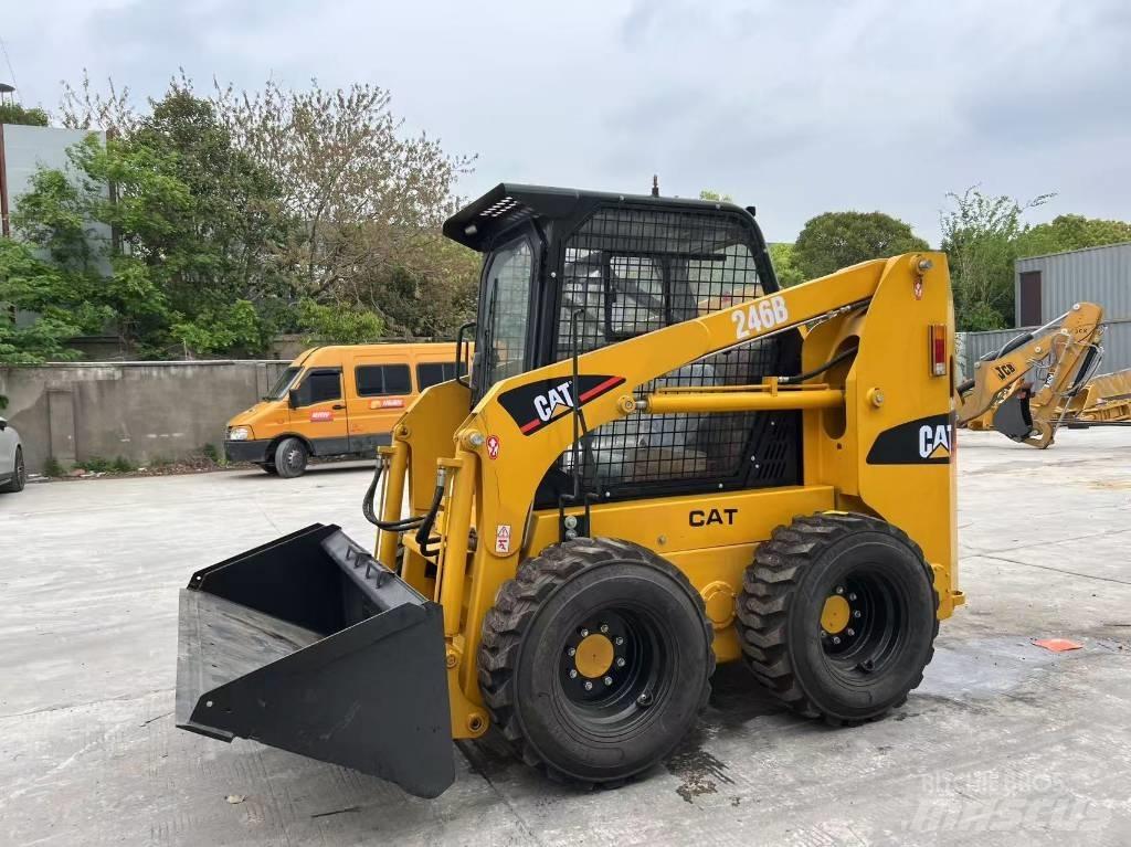 CAT 246B 미니 로더