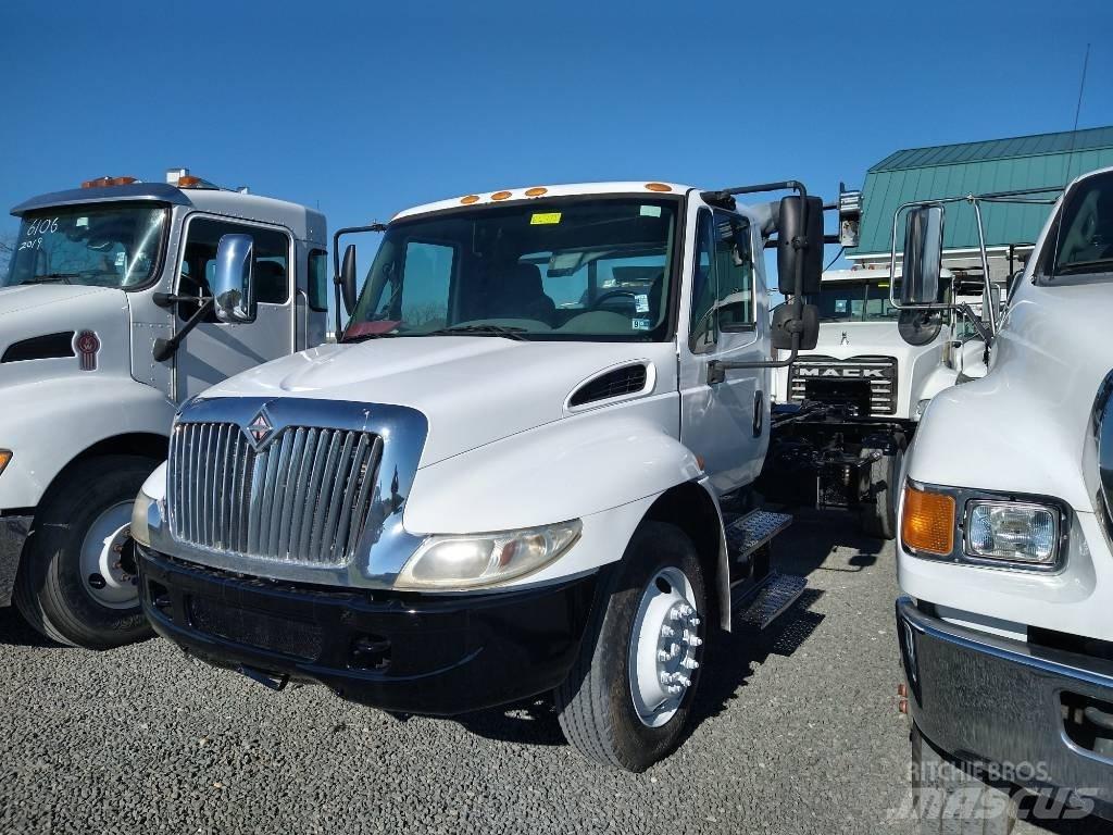International 4400 폐기물 수거 트럭