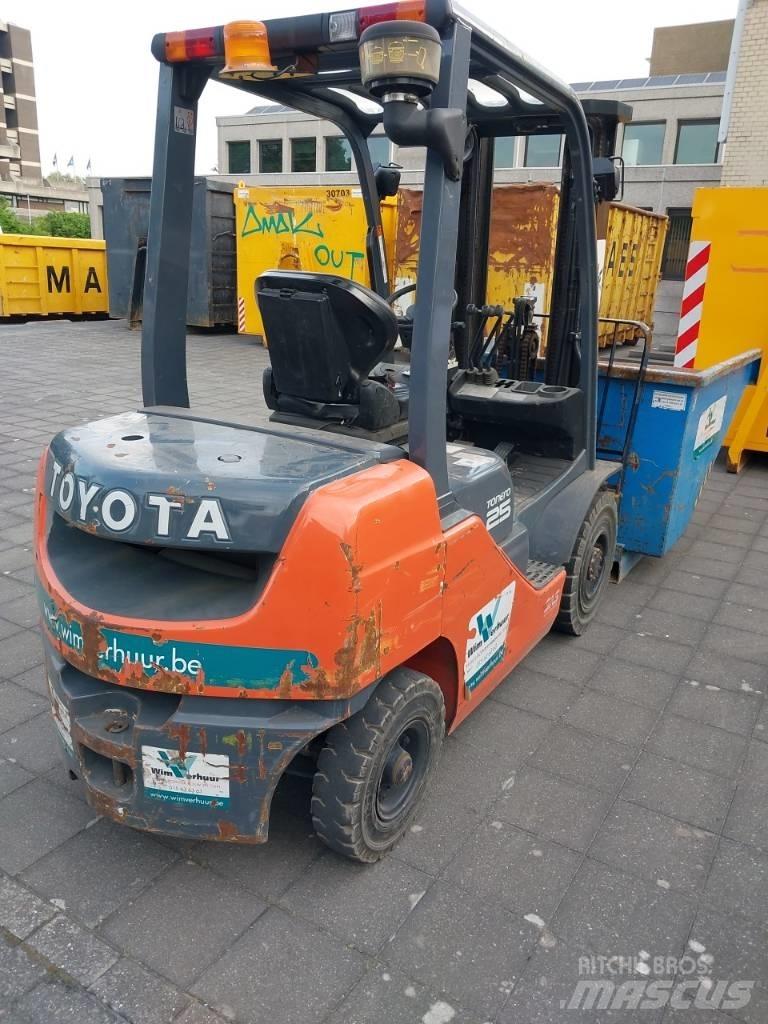 Toyota 8 FDF 25 디젤 지게차