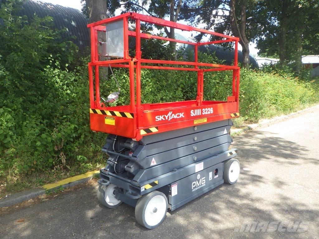 SkyJack SJ3226 가위형 리프트
