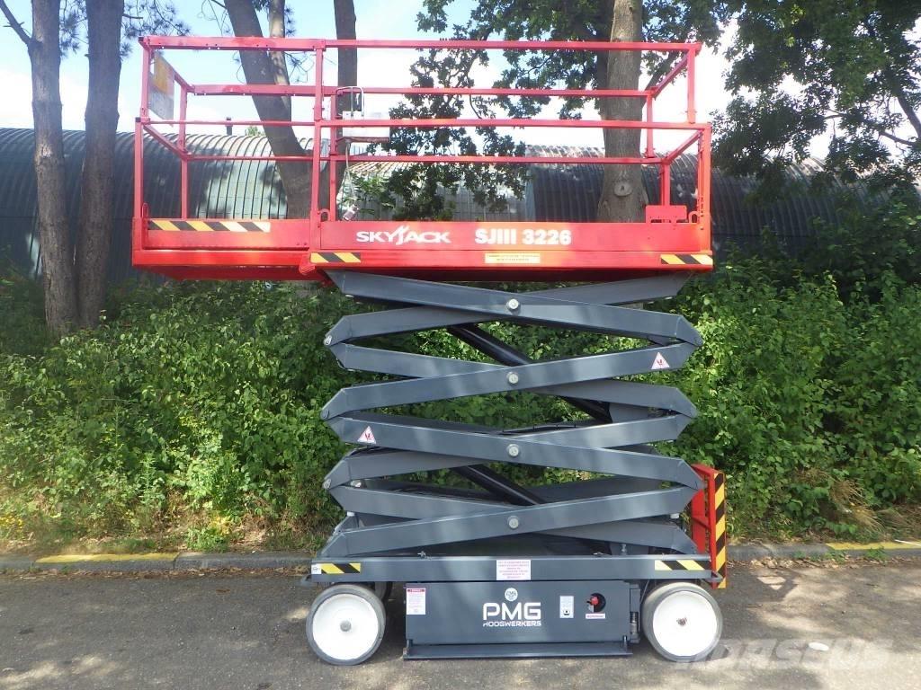 SkyJack SJ3226 가위형 리프트