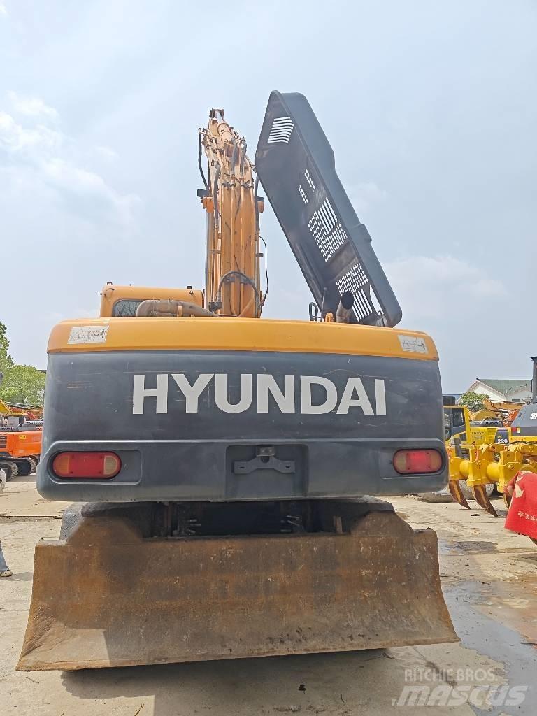 Hyundai R210W-9  휠 굴삭기