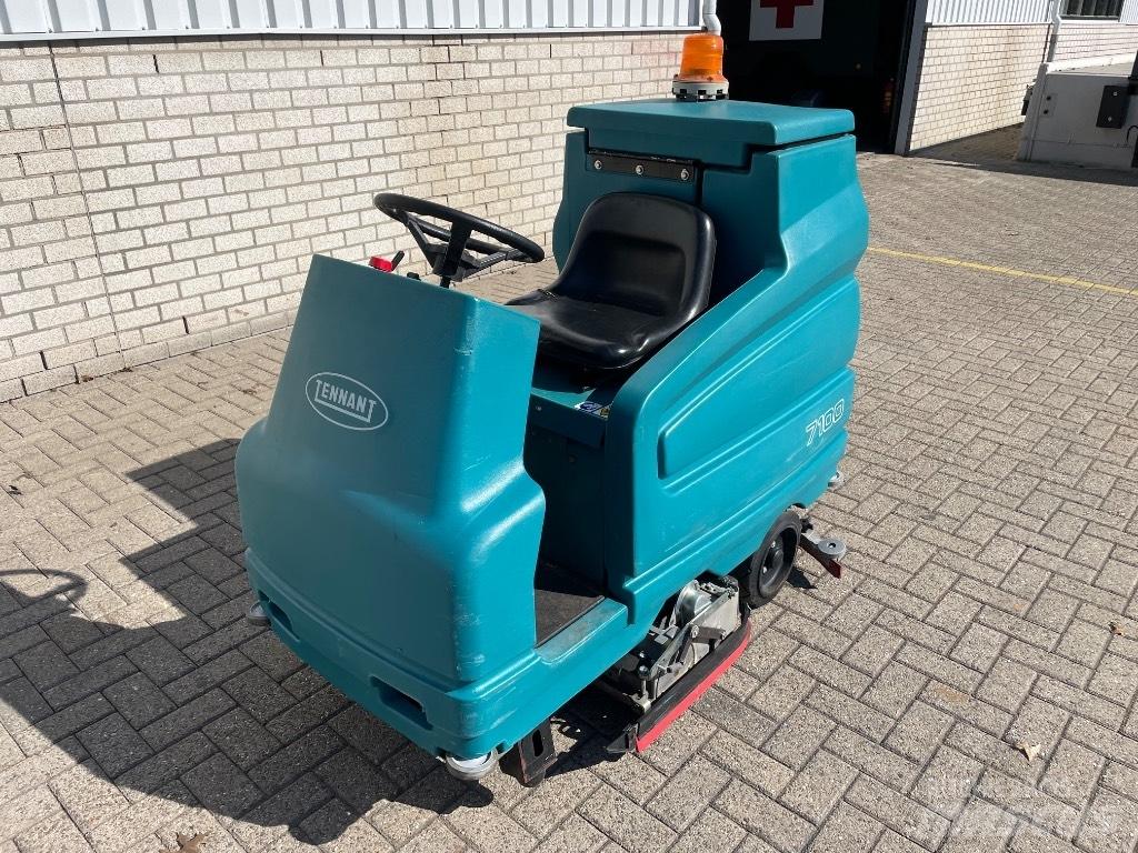 Tennant 7100 도로 청소차