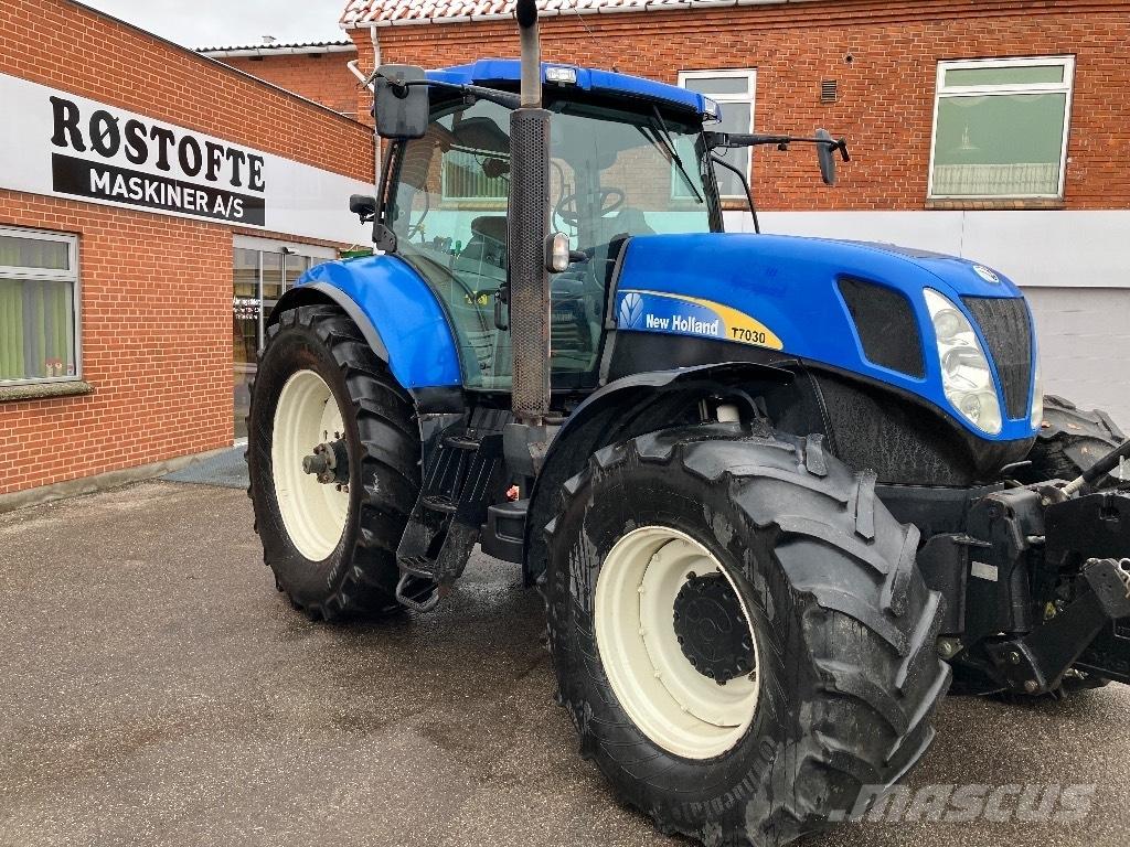 New Holland T 7030 트랙터