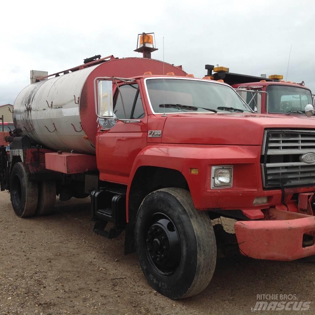 Ford F 700 콘크리트 믹서트럭