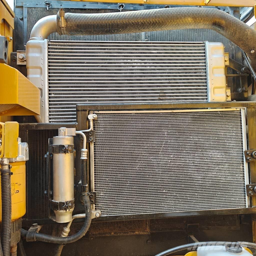 CAT 323D2 대형 굴삭기 29톤 이상