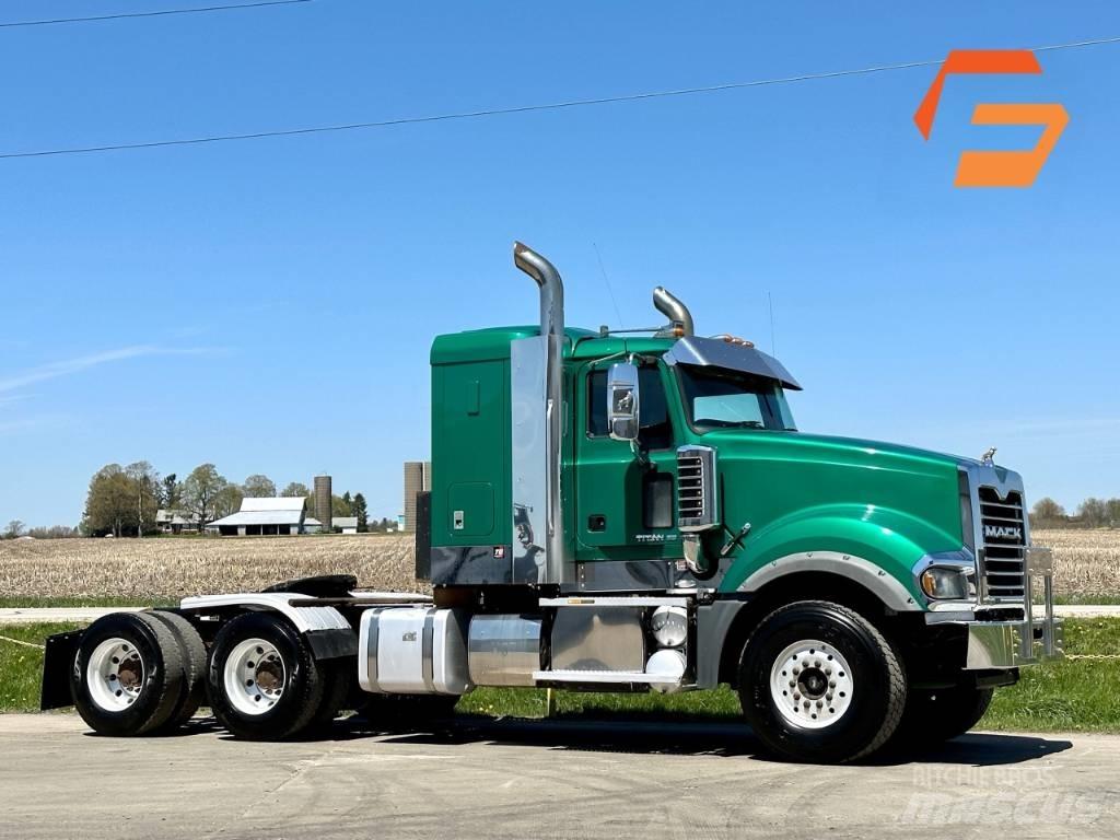 Mack TD713 기타 트럭