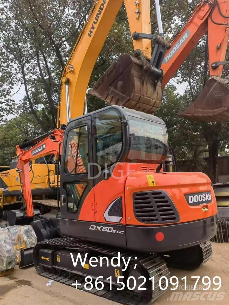 Doosan DX 60 소형 굴삭기 7톤 미만
