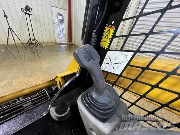 CAT 242D  스키드로더