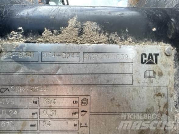 CAT 2548941 버켓