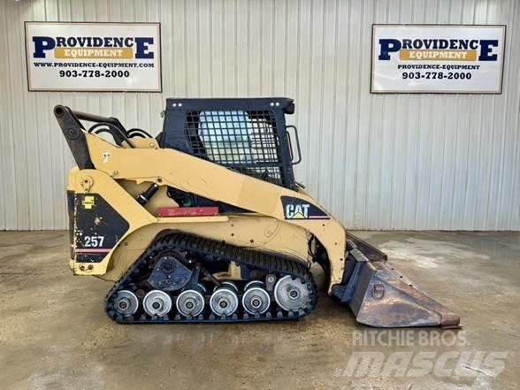 CAT 257  스키드로더
