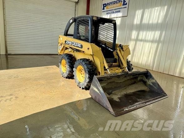 John Deere 250  스키드로더