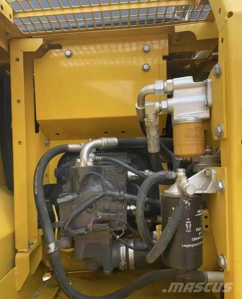 Komatsu PC 130 대형 굴삭기 29톤 이상