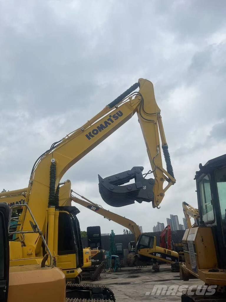 Komatsu PC 240 대형 굴삭기 29톤 이상