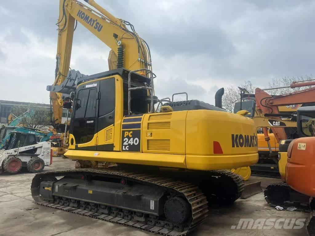 Komatsu PC 240 대형 굴삭기 29톤 이상