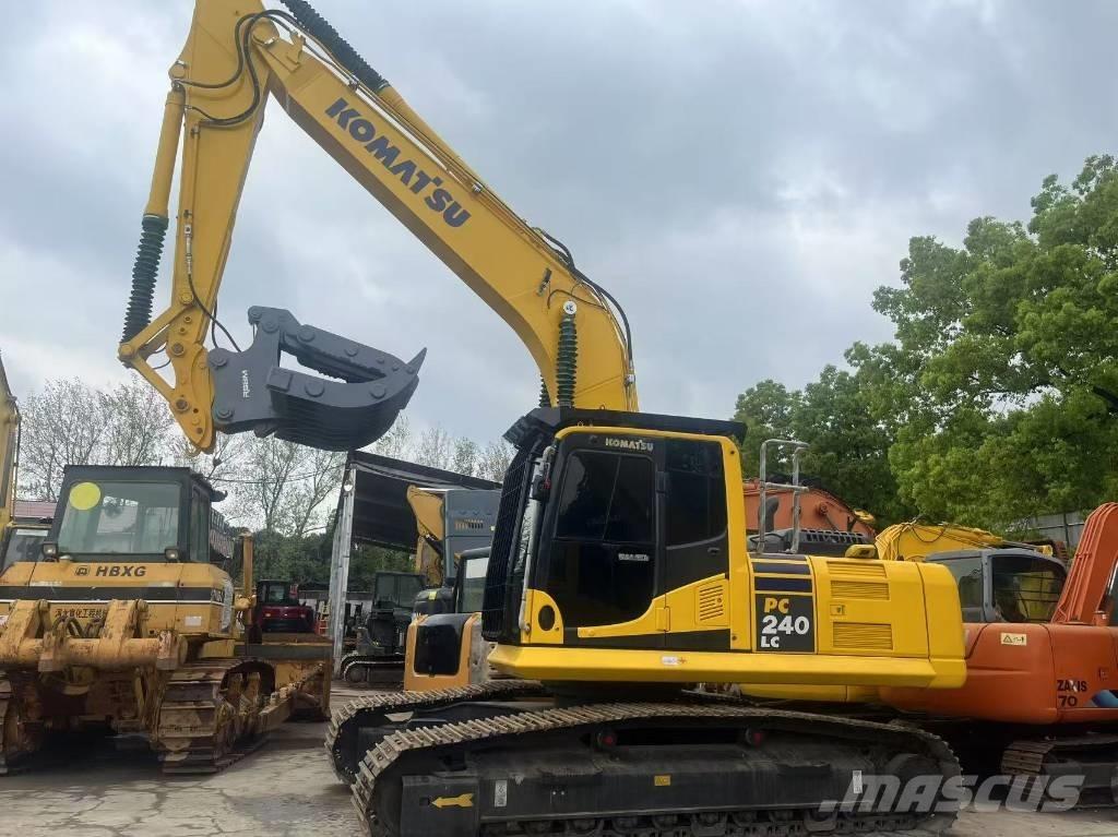 Komatsu PC 240 대형 굴삭기 29톤 이상