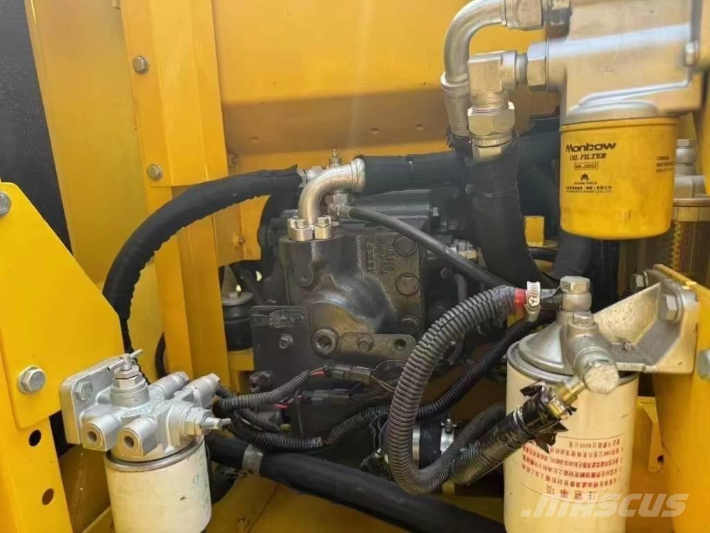 Komatsu PC 130 대형 굴삭기 29톤 이상