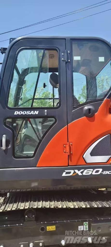 Doosan DX60 소형 굴삭기 7톤 미만