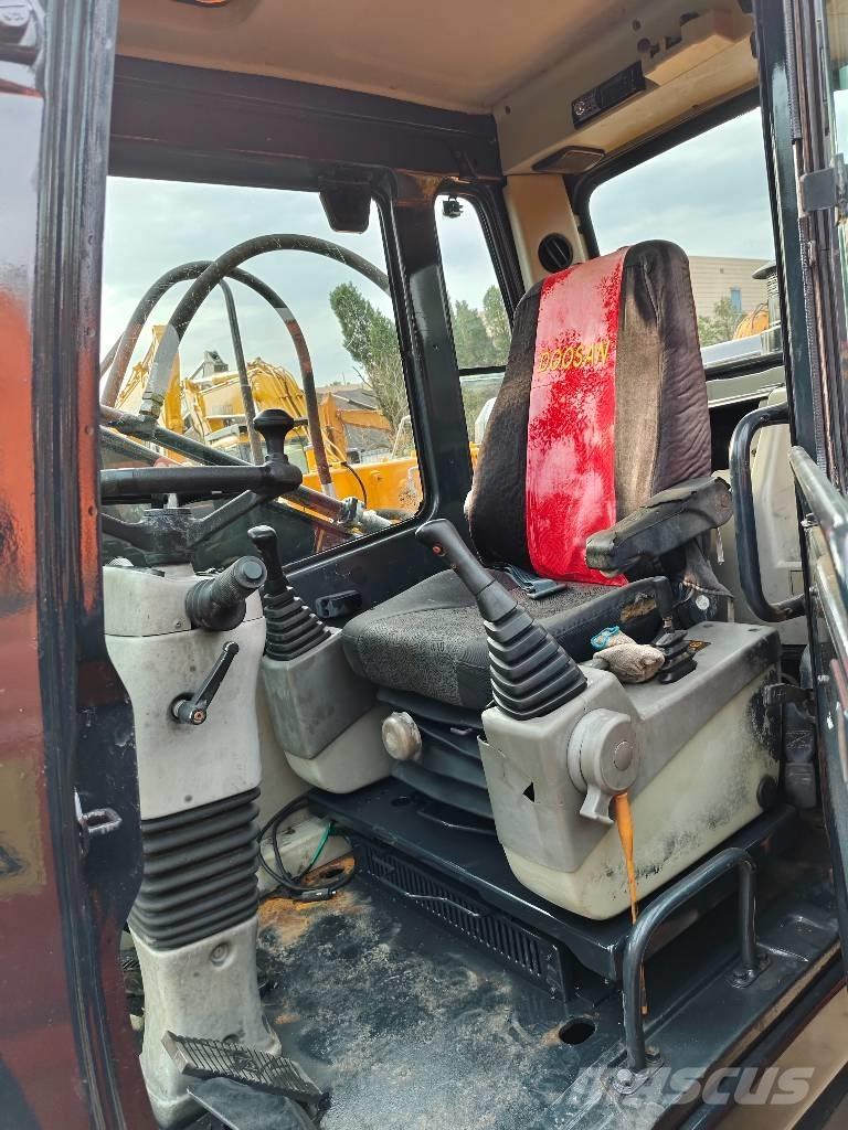 Hyundai r210w-9  휠 굴삭기