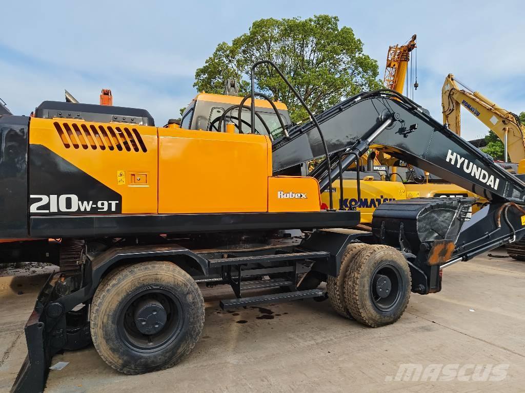 Hyundai r210w-9  휠 굴삭기