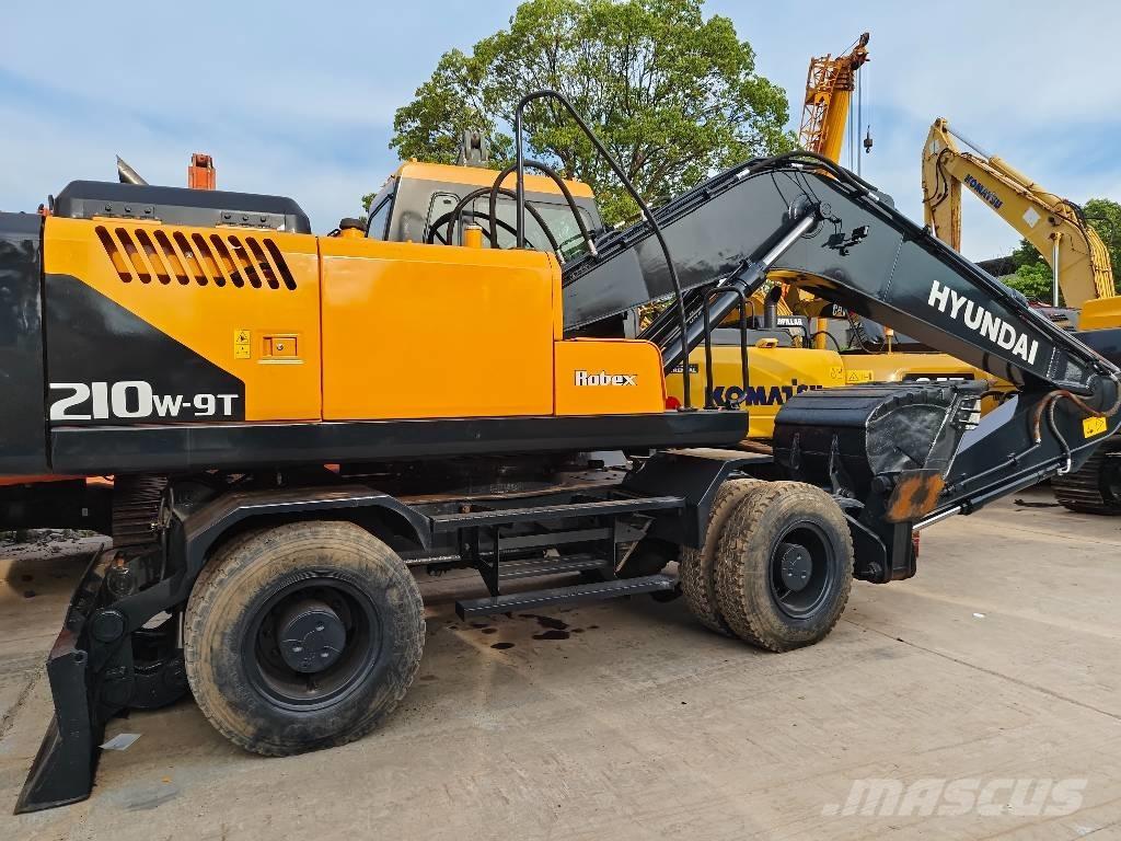 Hyundai r210w-9  휠 굴삭기