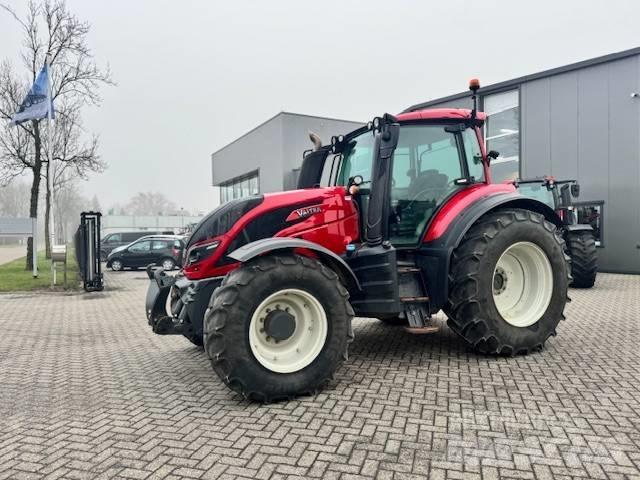Valtra T144 Hitech 트랙터