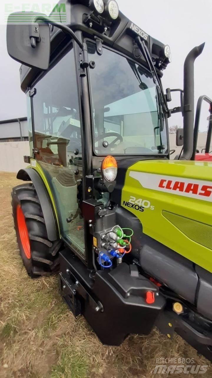 CLAAS nexos 240s 트랙터