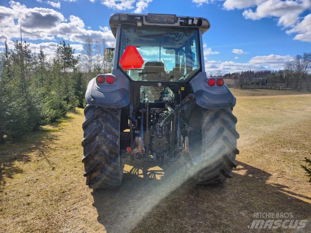 Valtra M 120 트랙터