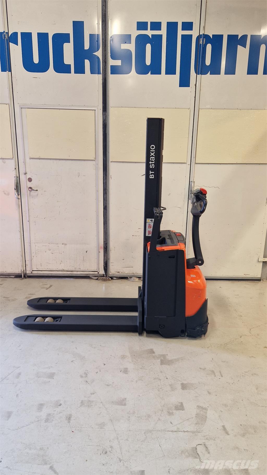 Toyota SWE080L 보행식 리치 지게차