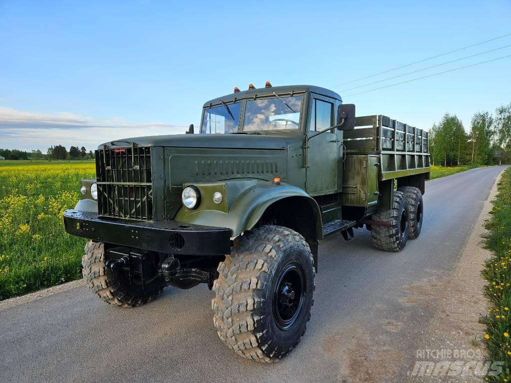 Kraz 255 B 플랫베드/윈치 트럭