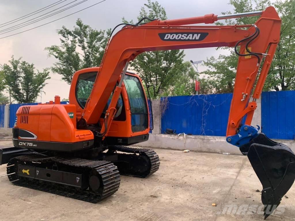 Doosan DX 75-9 C 중형굴삭기 7톤-28톤