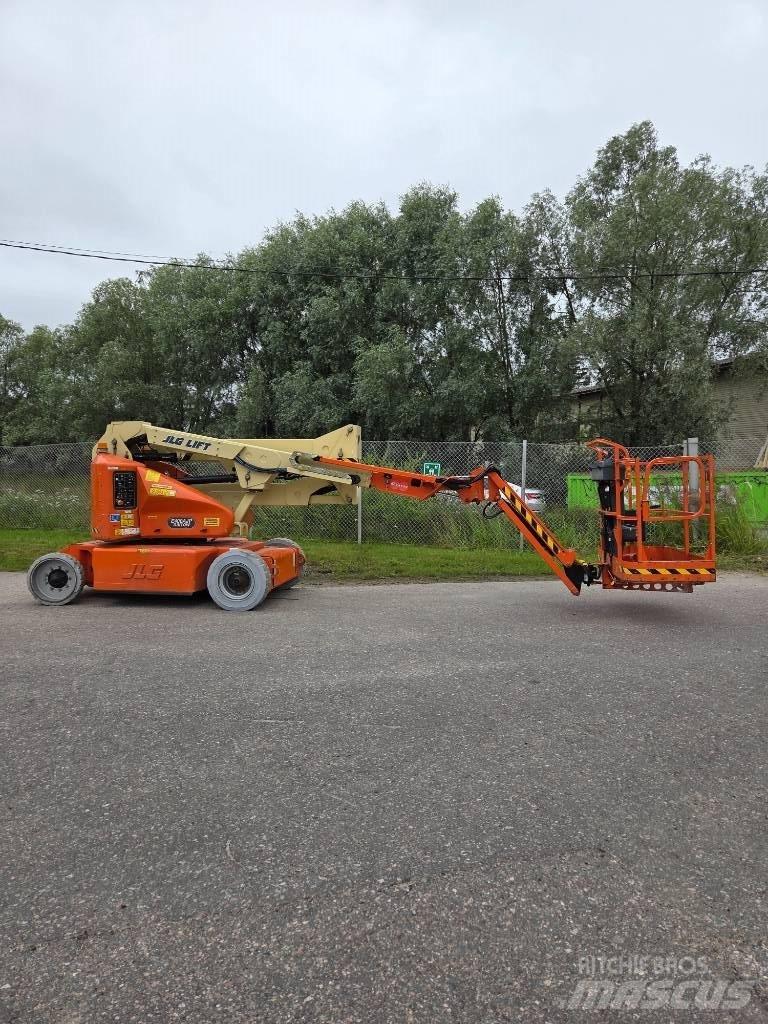 JLG E 400 AJPN 관절형 전동이동 리프트