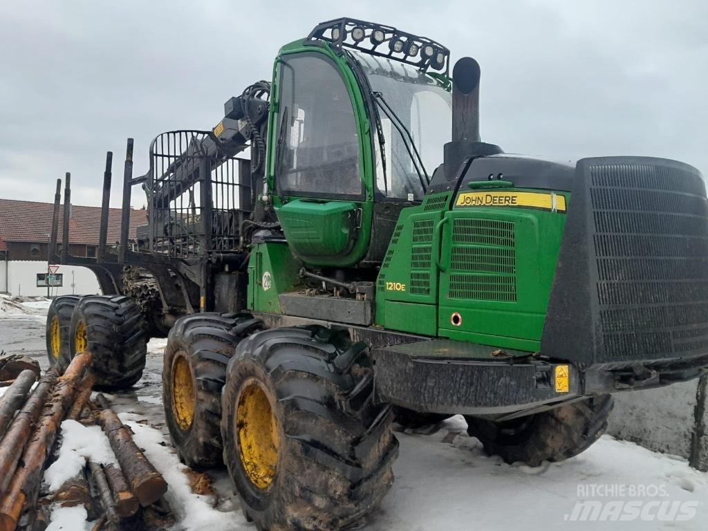 John Deere 1210 E 원목 포워더
