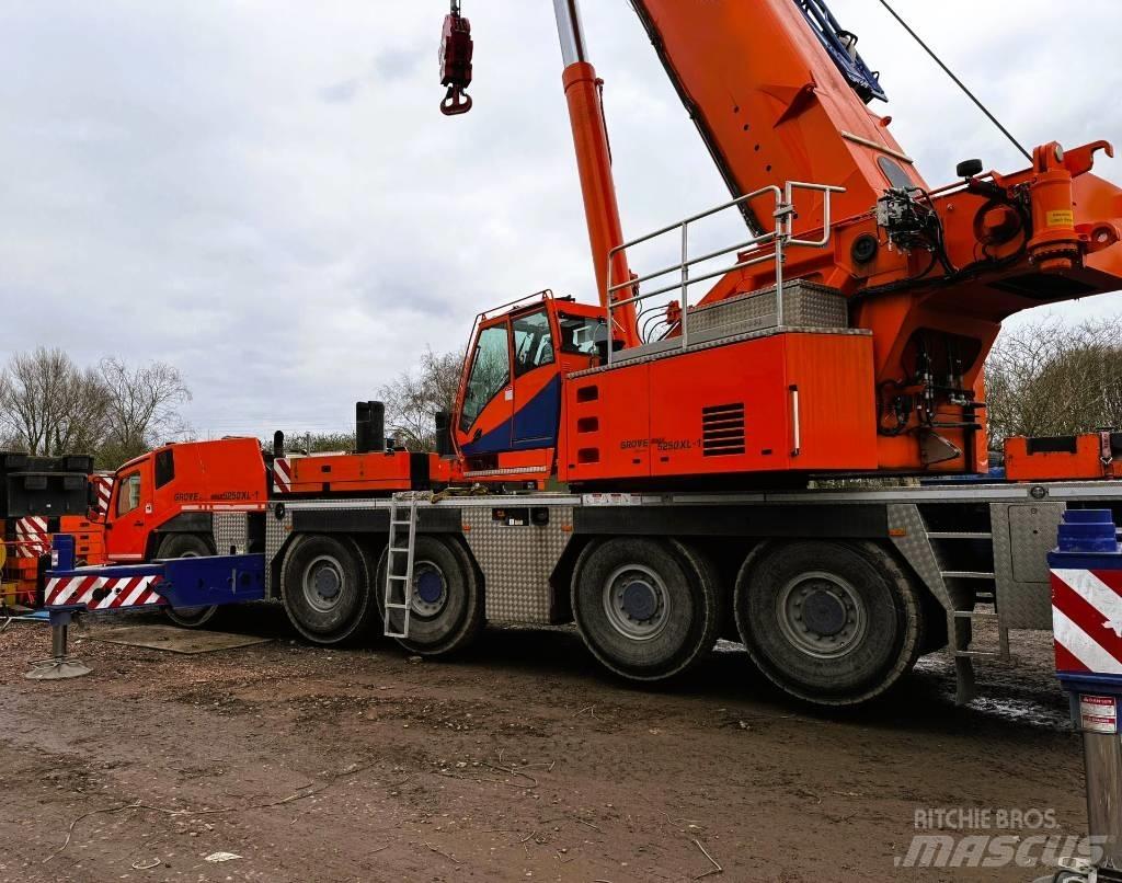 Grove GMK 5250 XL-1 타워 크레인