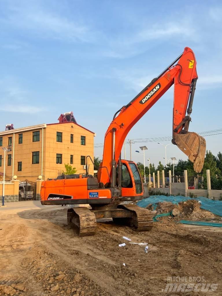 Doosan DX225LC-9C 대형 굴삭기 29톤 이상