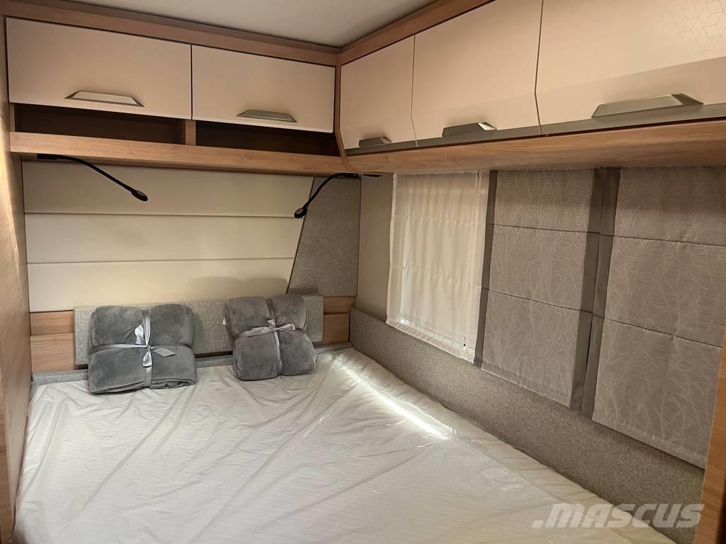 Knaus Südwind 모터홈 및 카라반