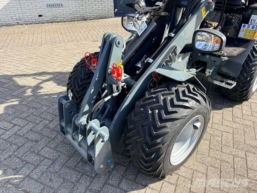 Giant G2300HD Xtra 미니 로더