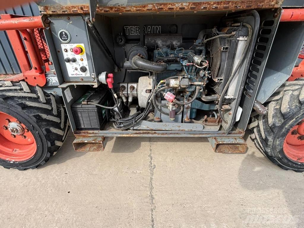 SkyJack SJ 6832 RT 가위형 리프트