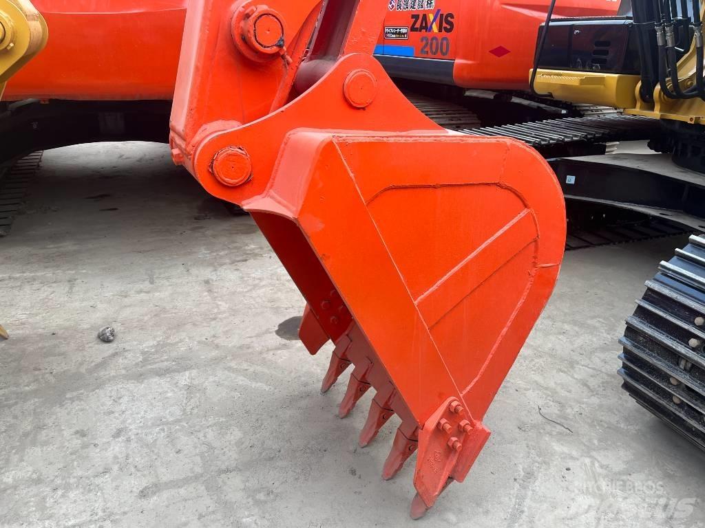 Hitachi 130 대형 굴삭기 29톤 이상