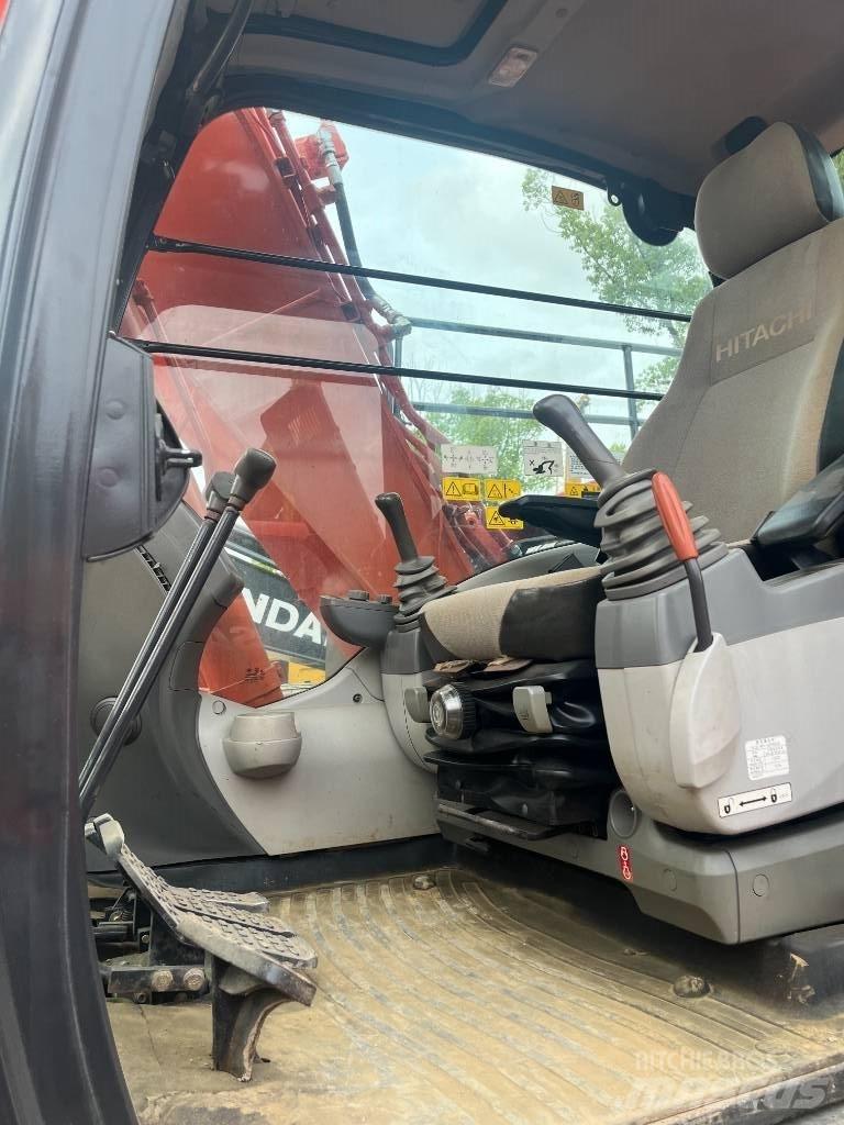 Hitachi 130 대형 굴삭기 29톤 이상