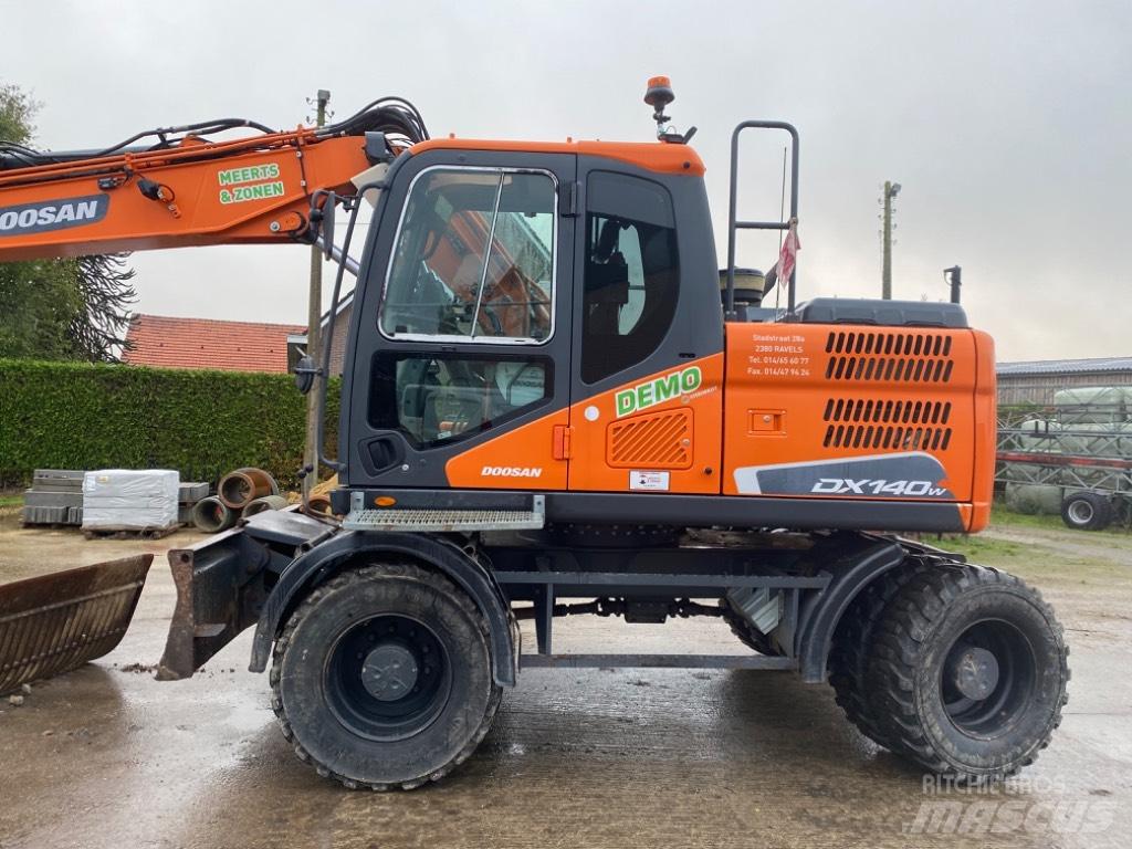 Doosan DX 140 W -5 A/T 크레인