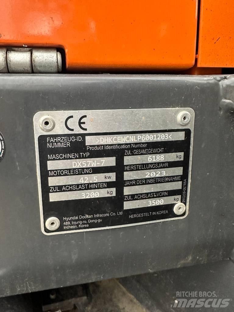 Develon DX 57 W-7  휠 굴삭기