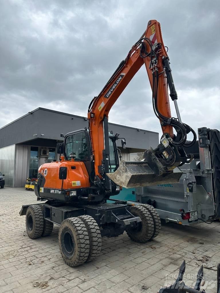 Develon DX 57 W-7  휠 굴삭기