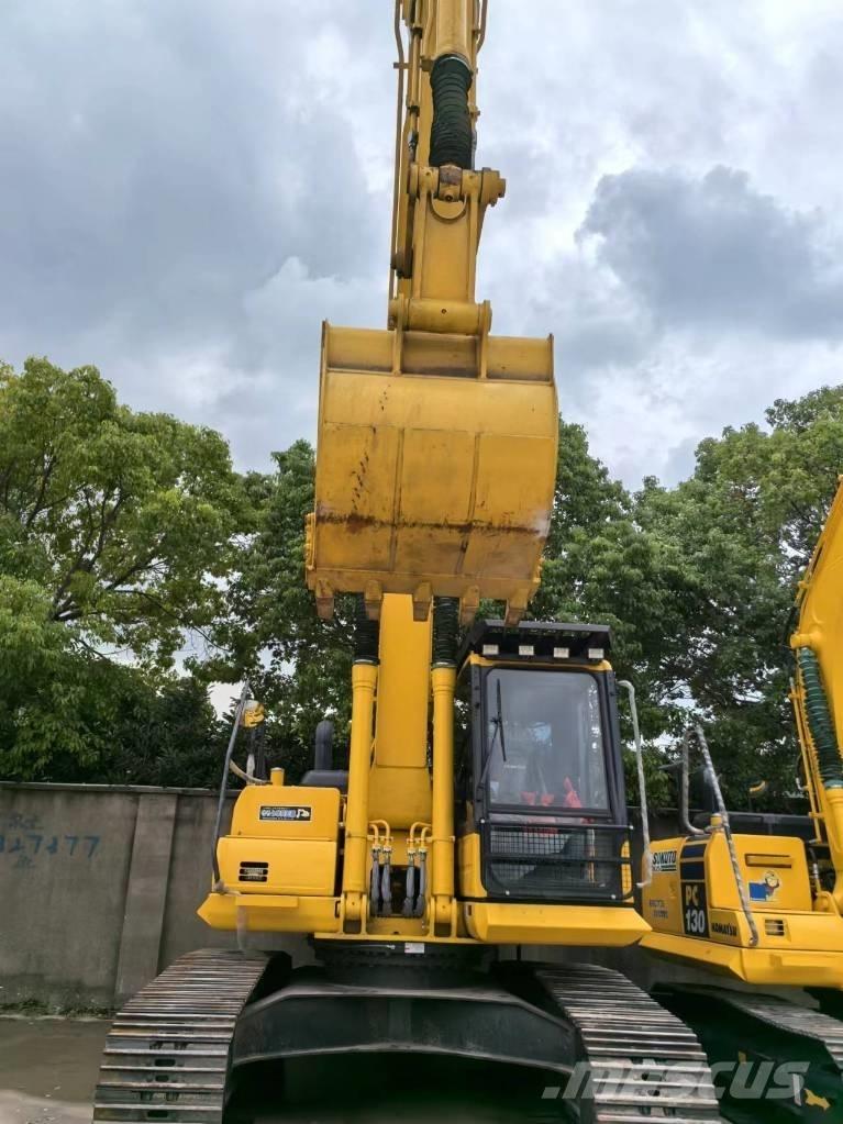 Komatsu PC 220-8 중형굴삭기 7톤-28톤